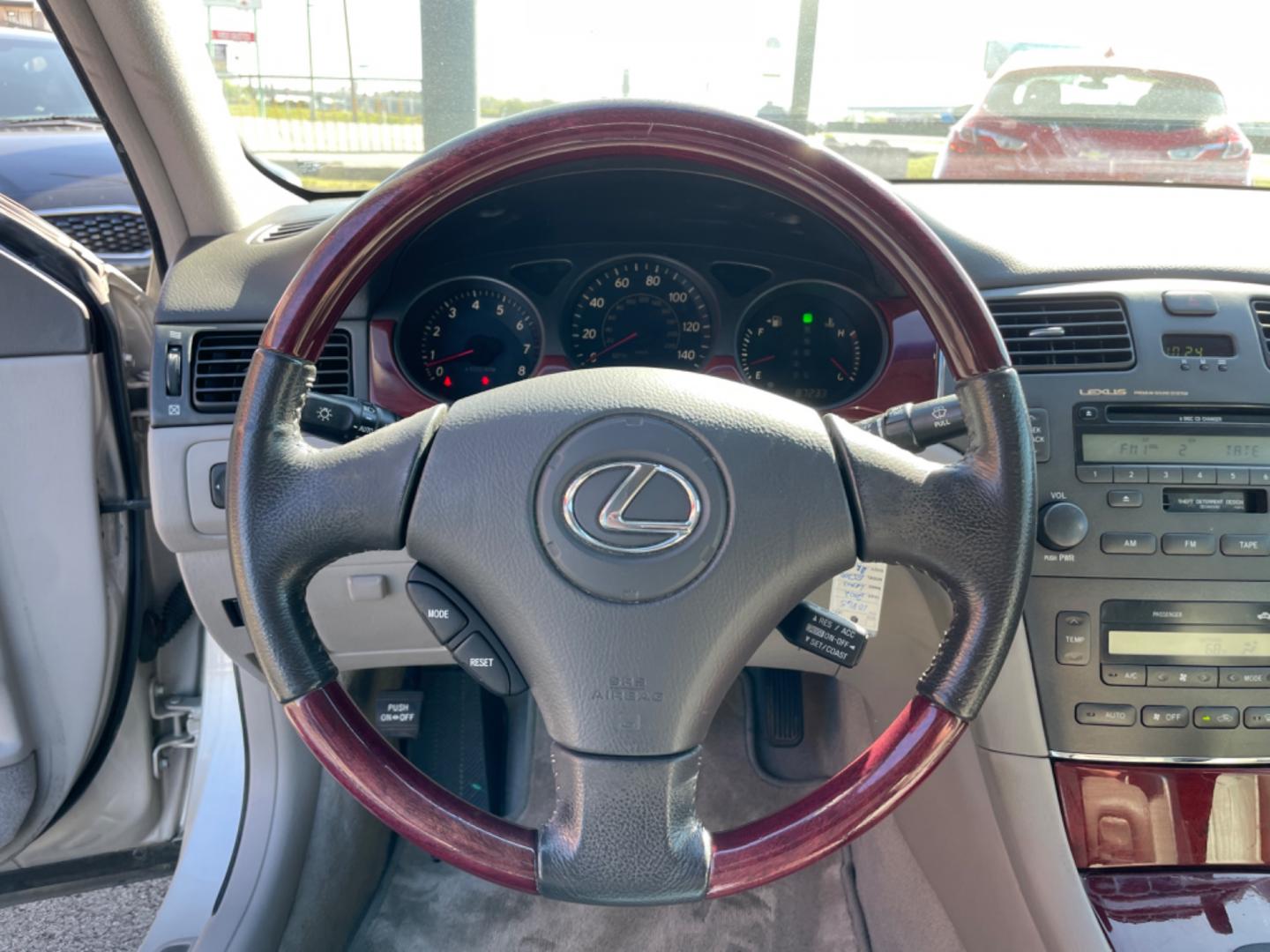 2002 Silver Lexus ES (JTHBF30GX20) with an V6, 3.0 Liter engine, Automatic, 5-Spd w/Overdrive transmission, located at 8008 Warden Rd, Sherwood, AR, 72120, (501) 801-6100, 34.830078, -92.186684 - Photo#18